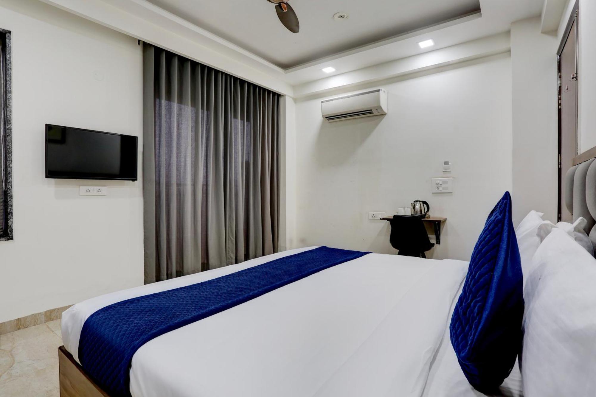 Hotel Greysky Medicity Gurgaon Buitenkant foto