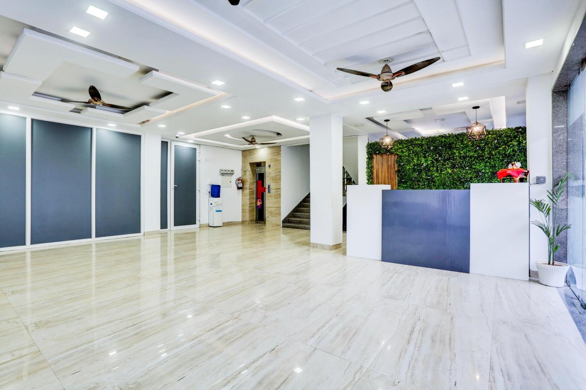 Hotel Greysky Medicity Gurgaon Buitenkant foto